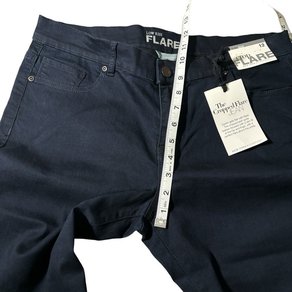 NWT New York & Company Low Rise Flare Leg Cropped Jeans Dark Wash Size 12 - Picture 11 of 12
